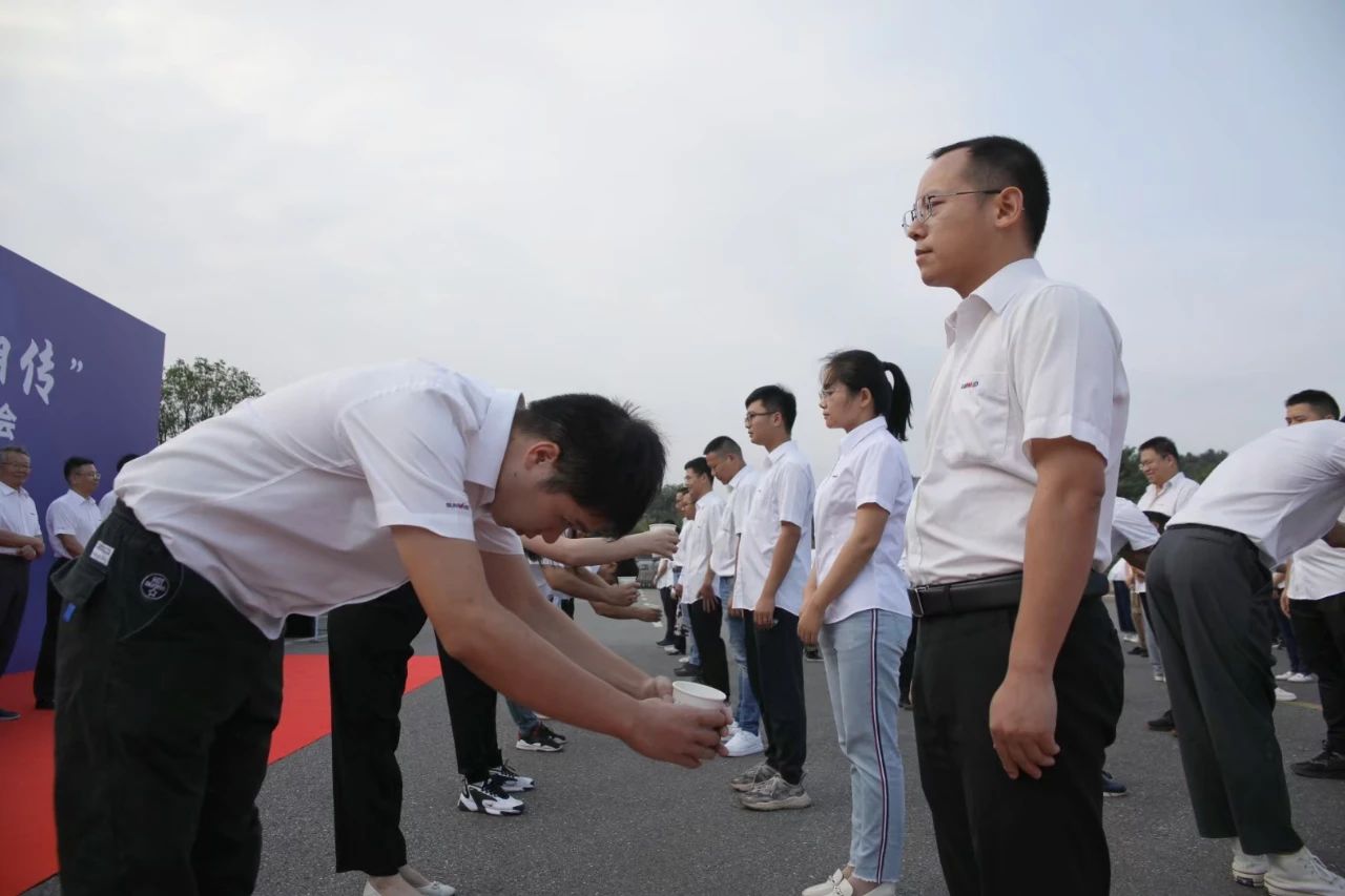 百人齐聚拜师恩 | 不朽情缘-官方网站智能“传助带”人才造就模式为公司发展积储力量