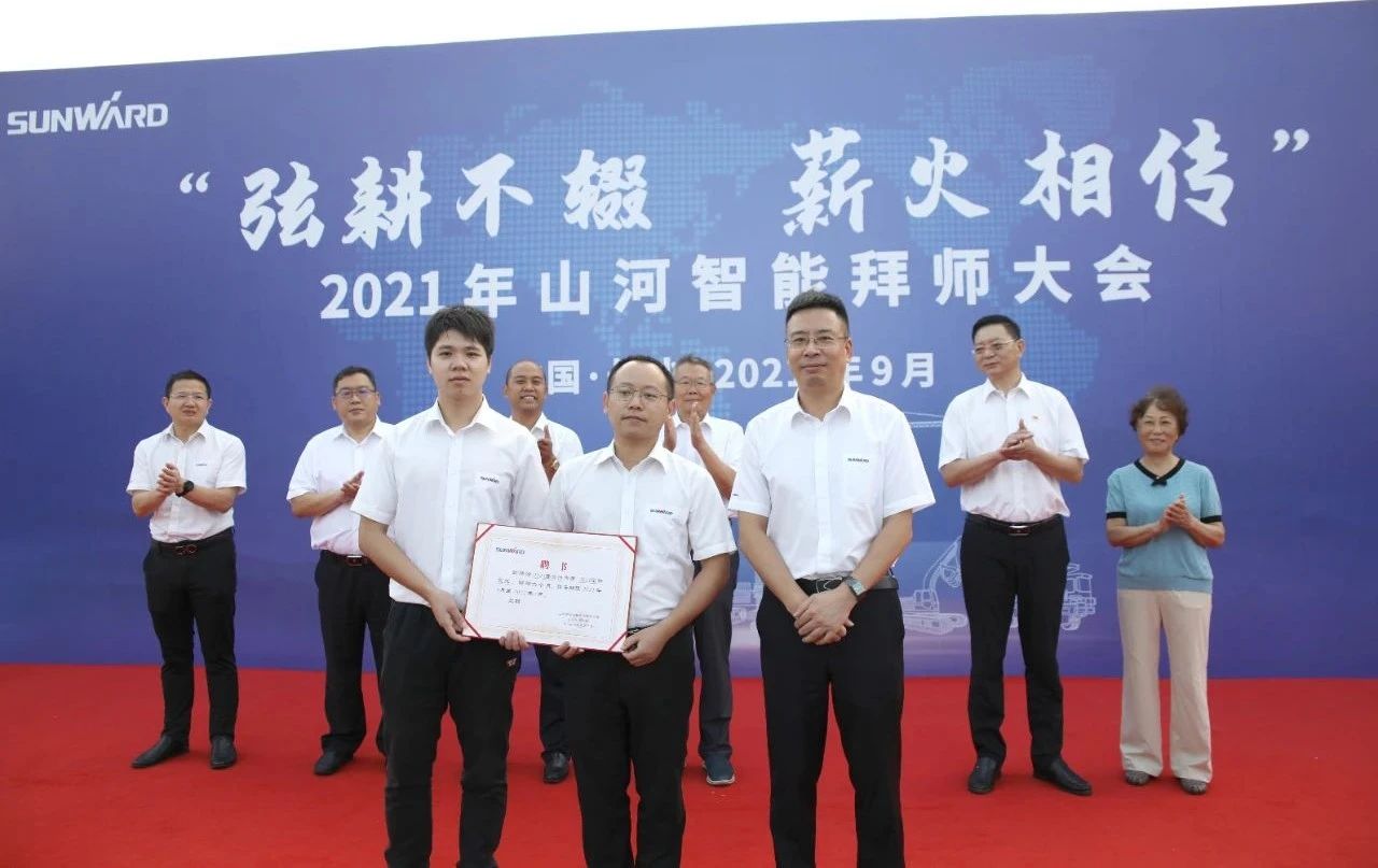 百人齐聚拜师恩 | 不朽情缘-官方网站智能“传助带”人才造就模式为公司发展积储力量