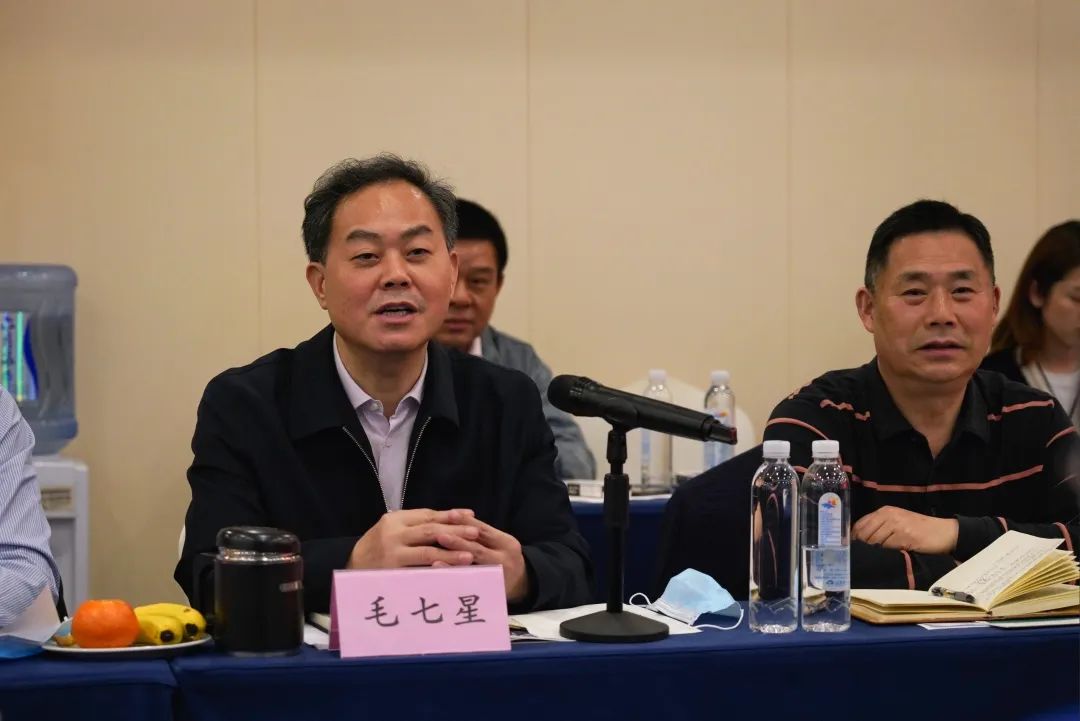 抱团出海，携手共赢！何清华带队赴湖南异地商会结合会造访互换