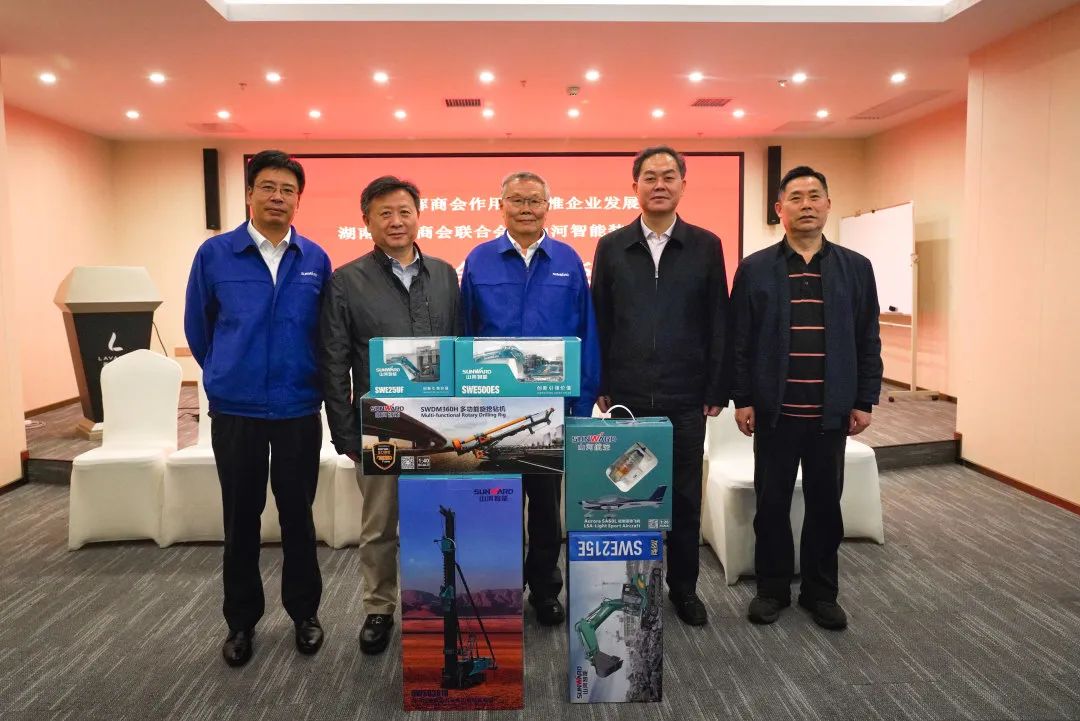 抱团出海，携手共赢！何清华带队赴湖南异地商会结合会造访互换