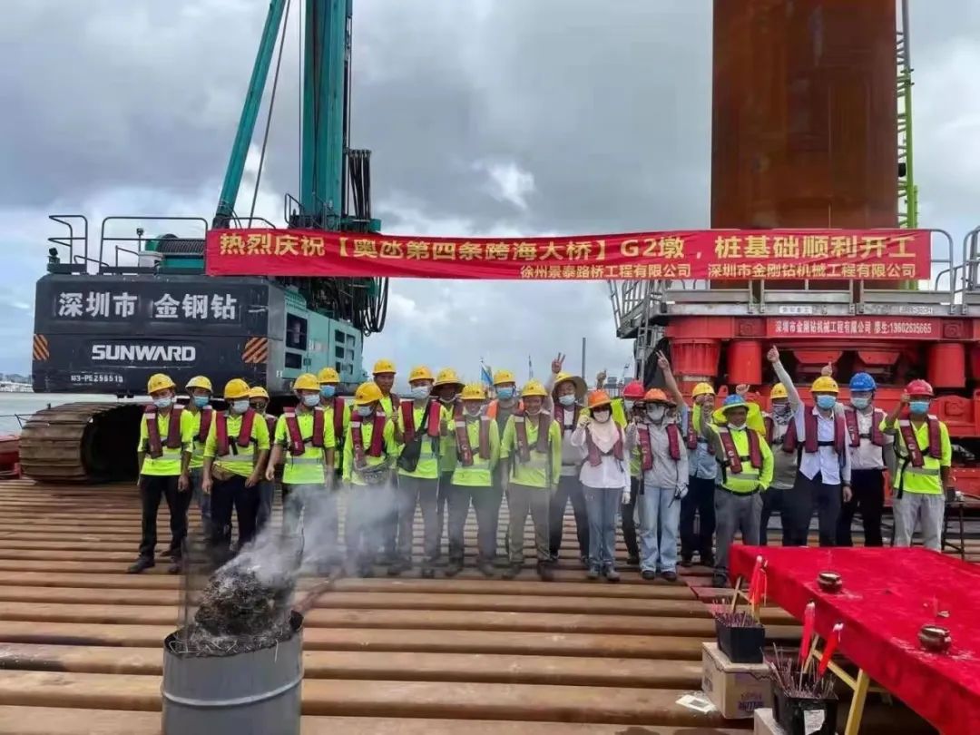 乘风破浪的旋挖钻机！不朽情缘-官方网站智能助建澳氹第四跨海大桥