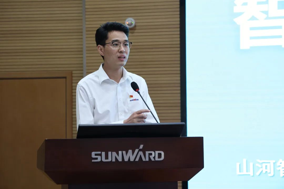 创新引领，智造未来！“2022院士专家长沙杏妆高端设备高质量发展钻研会隆沉进行