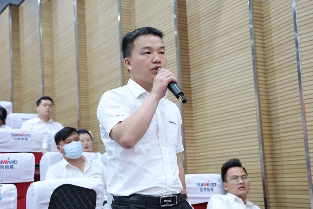 创新引领，智造未来！“2022院士专家长沙杏妆高端设备高质量发展钻研会隆沉进行