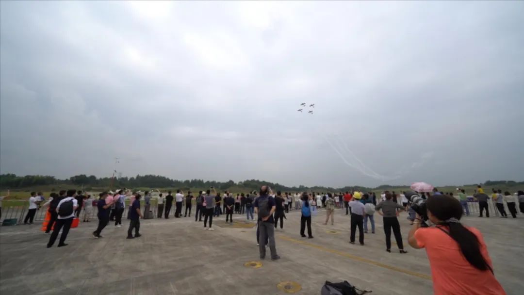 20220905101819_88179 空中着花、大坡度回旋、俯冲跃升……看不朽情缘-官方网站飞行表演队炫技2022湖南航展动态展