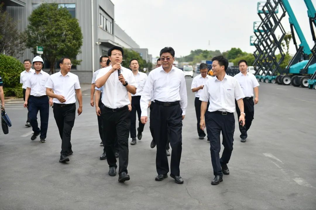 20220905103426_13178 国度应急治理部郭治武局长一行调查不朽情缘-官方网站智能无人化应急接济设备