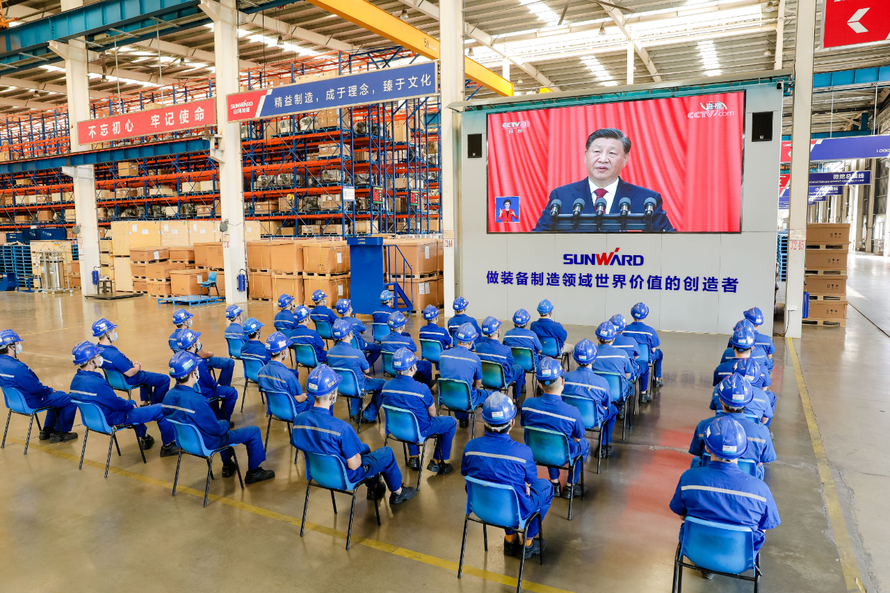 20221018094133_93144 振奋人心!不朽情缘-官方网站智能党员干部集中收看党的二十大开幕会盛况
