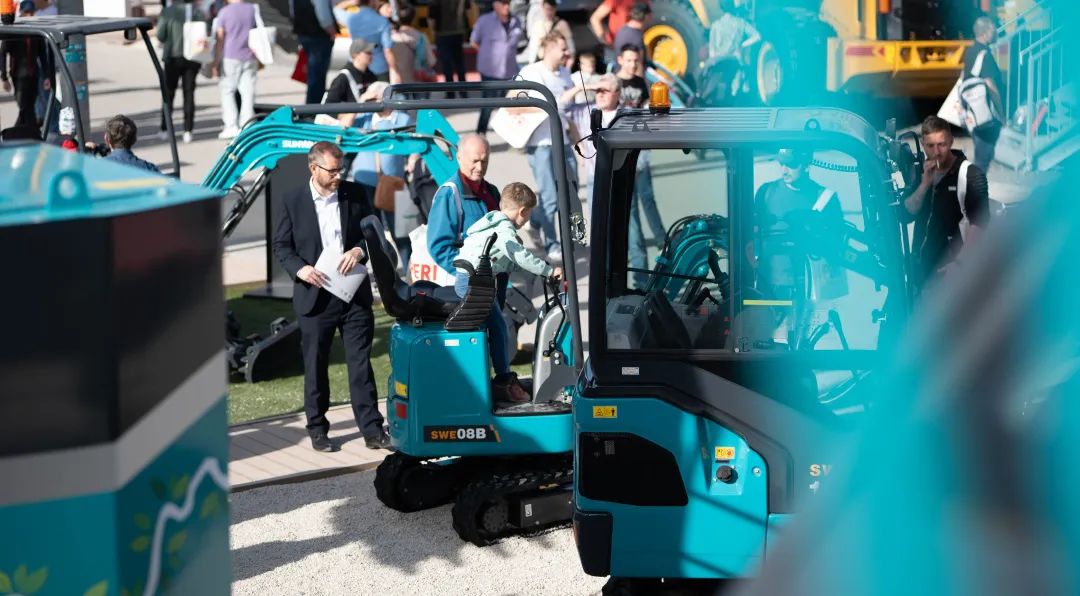 20221102092133_53467 Bauma 2022 | 一组火热现场图带您沉温不朽情缘-官方网站智能德国宝马展之旅