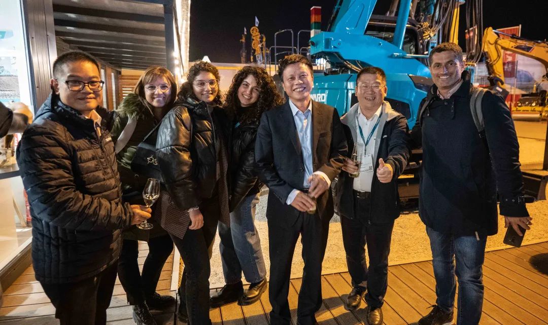 20221102092929_59239 Bauma 2022 | 一组火热现场图带您沉温不朽情缘-官方网站智能德国宝马展之旅