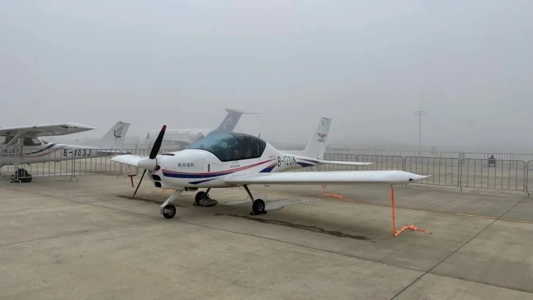 20221129091234_31798 逆势飞舞!不朽情缘-官方网站航空携手合作同伴亮相2022资阳飞行大会