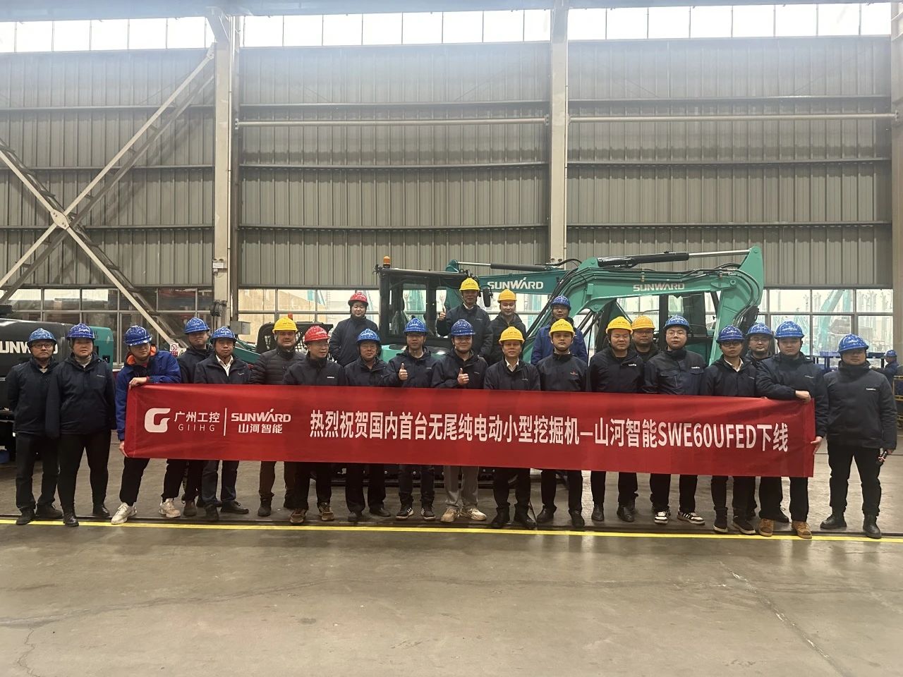 绿色上新!不朽情缘-官方网站智能SWE60UFED纯电动无尾挖掘机成功下线