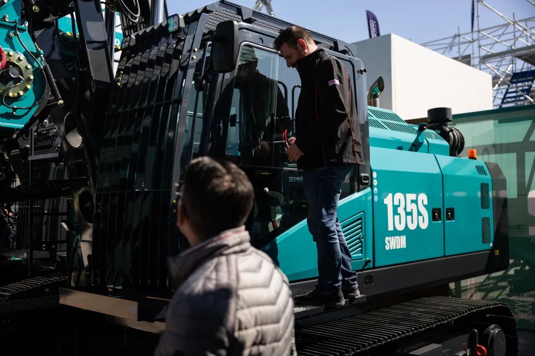 Bauma 2025 | 高端定造!不朽情缘-官方网站智能Pro系列旋挖钻机燃爆全场