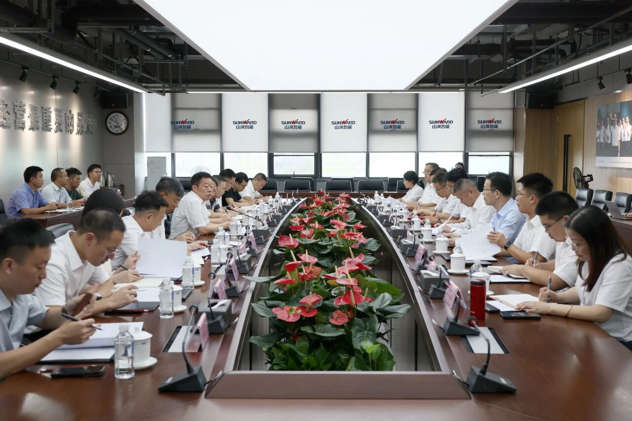 湖南省政协副主席、省工程机械产业链链长何寄华调研不朽情缘-官方网站智能