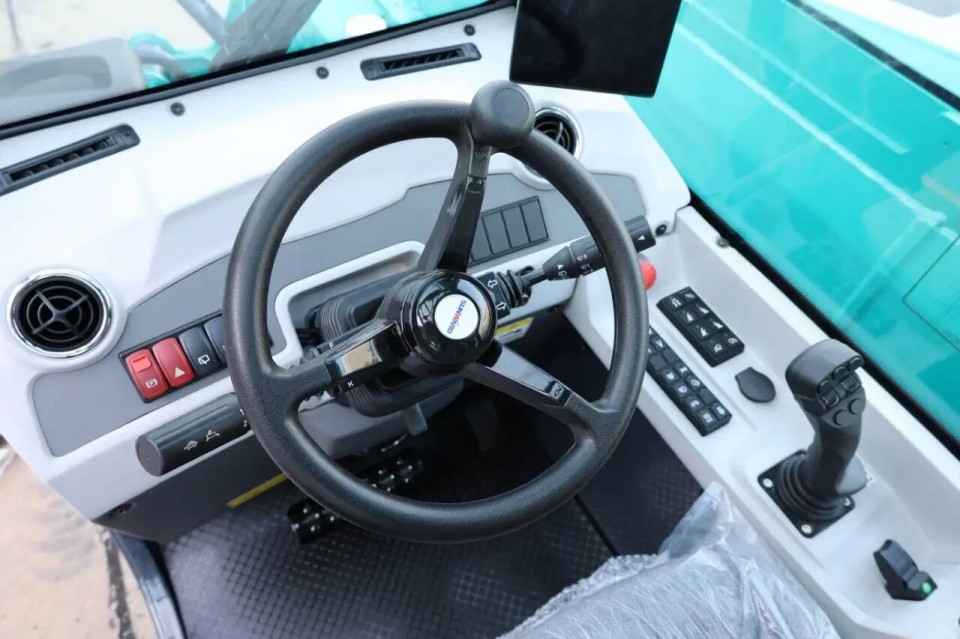 20250920085852_67435 高端机型“双箭齐发”!不朽情缘-官方网站智能两款伸缩臂叉装车成功下线