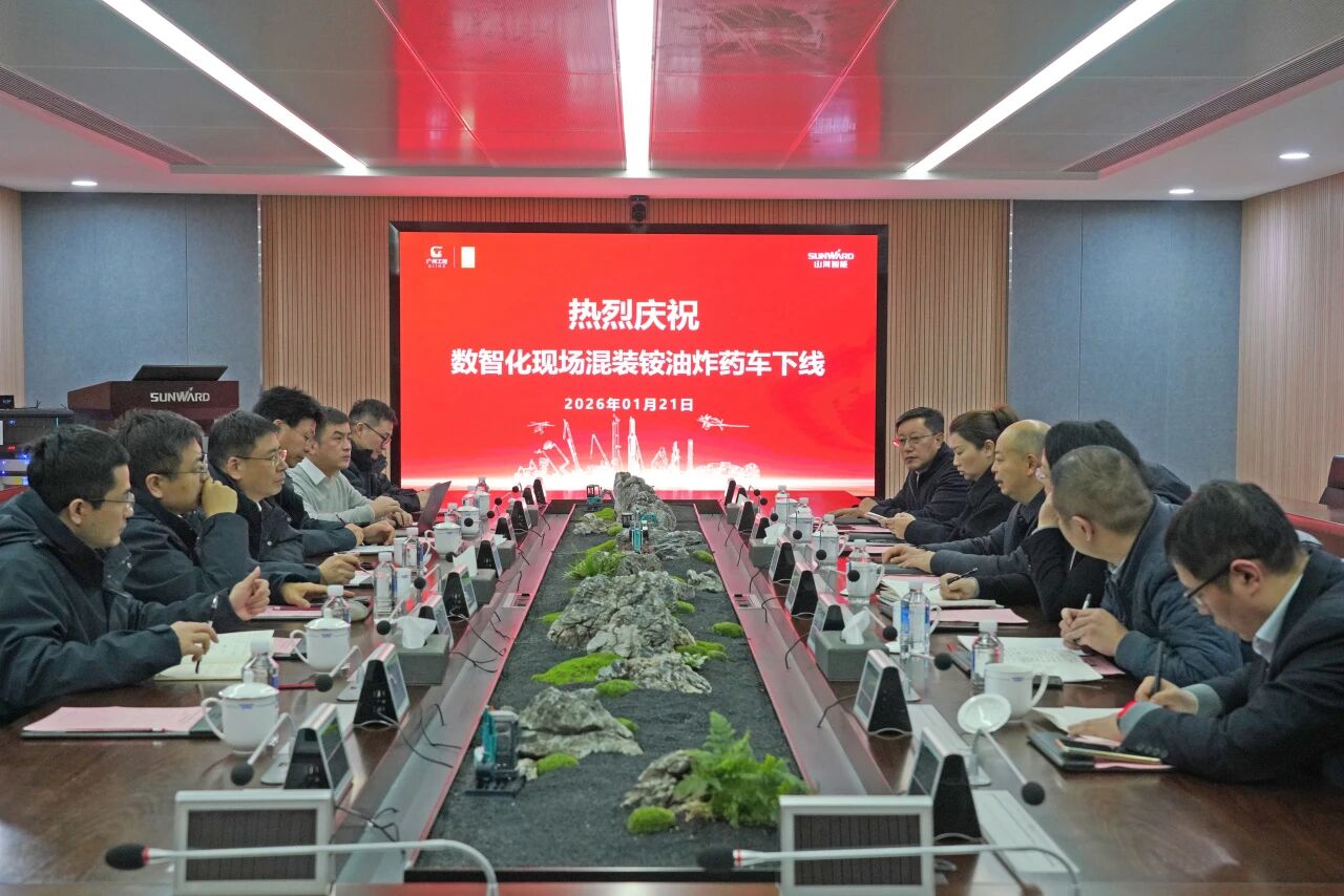 数智化现场混字油火药车下线！不朽情缘-官方网站智能与易普力携手共筑智能矿山新篇章