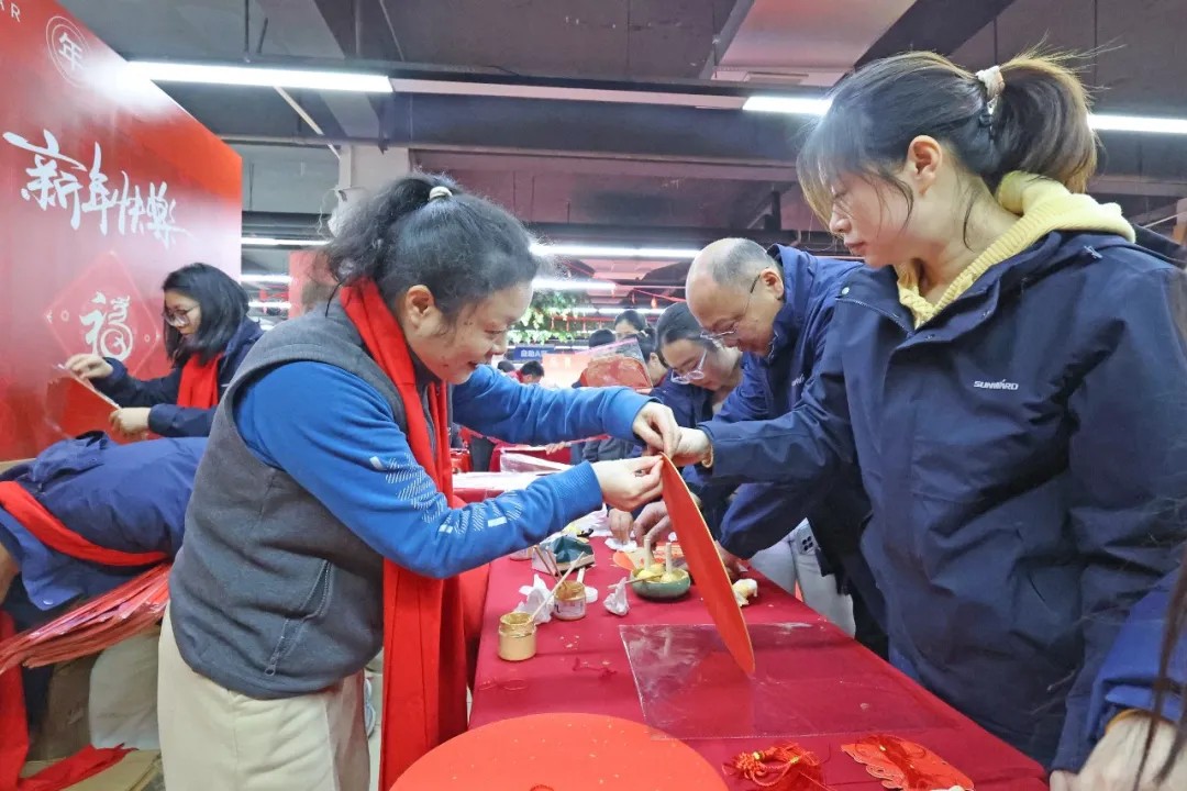 笔墨迎春，祝福暖心！在不朽情缘-官方网站智能“囤”年味、送温暖、迎新春